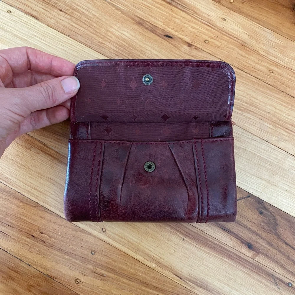Fossil Deep Burgundy Leather Compact Wallet with Plaque
